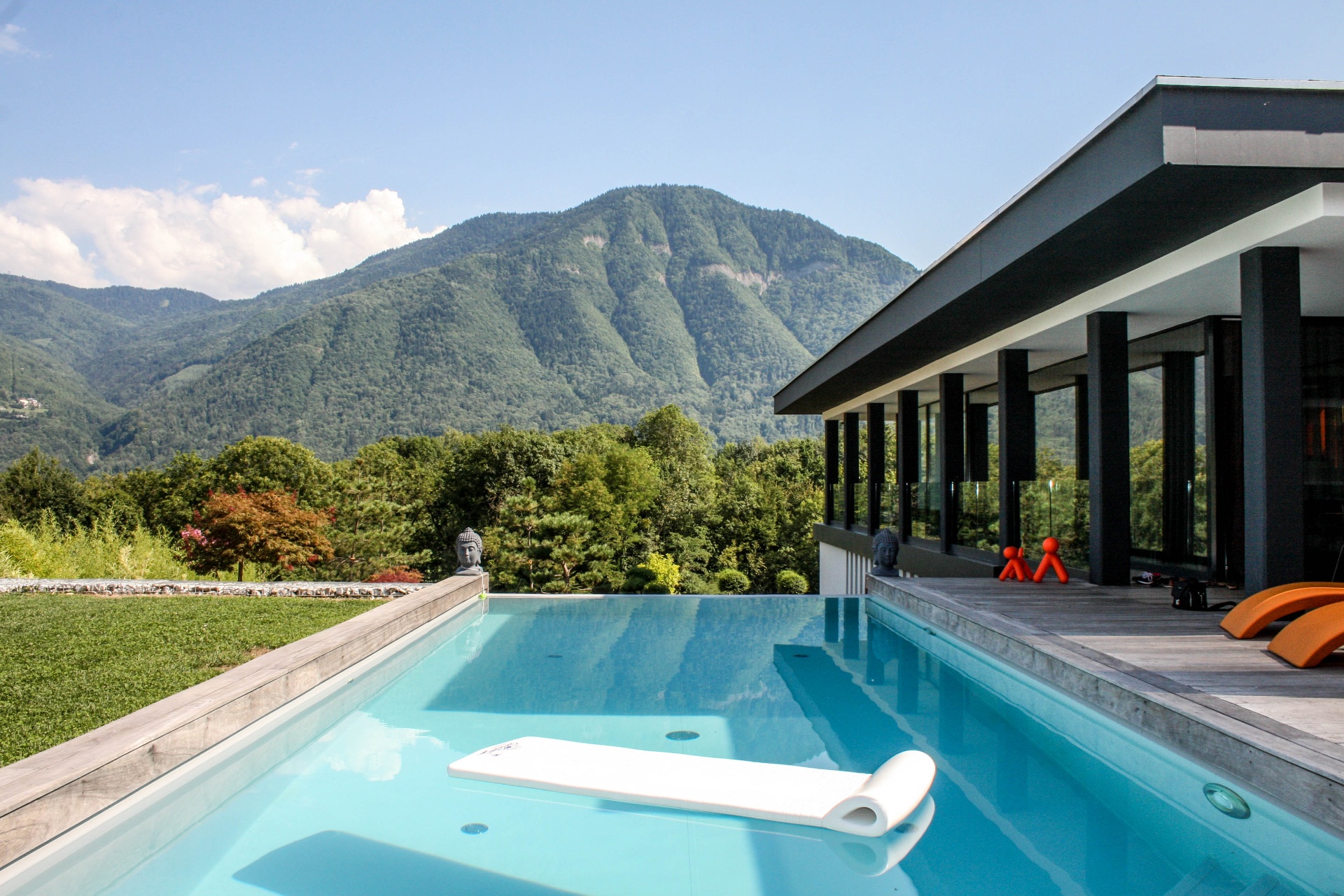 Piscine à Débordement